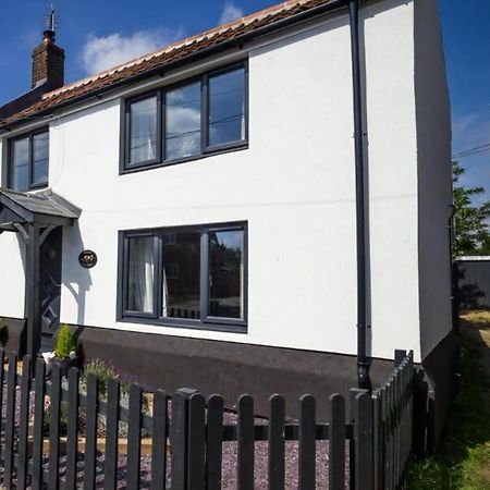 Stunning Cottage With A Private Hot Tub And Sauna In Norfolk Ref 99003Ac Lessingham Exterior foto
